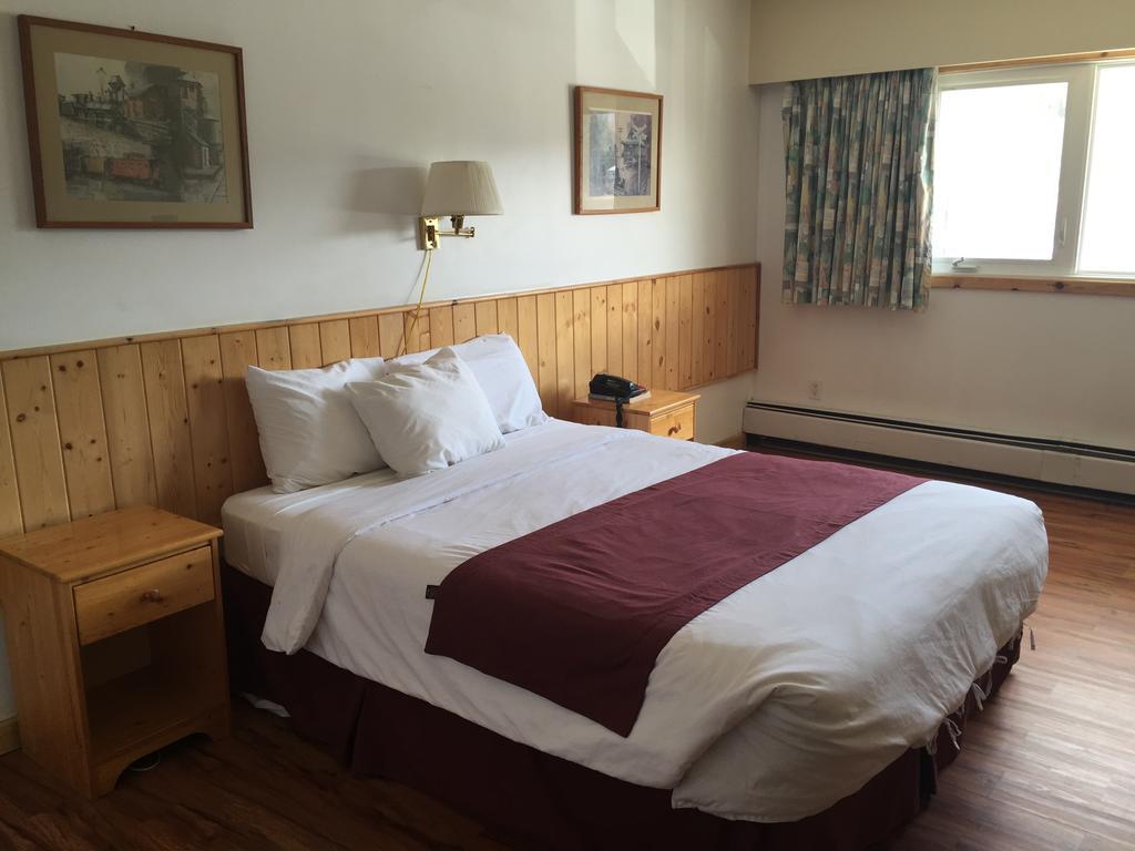 Canadas Best Value Inn- Riverview Hotel Γουάιτχορς Εξωτερικό φωτογραφία