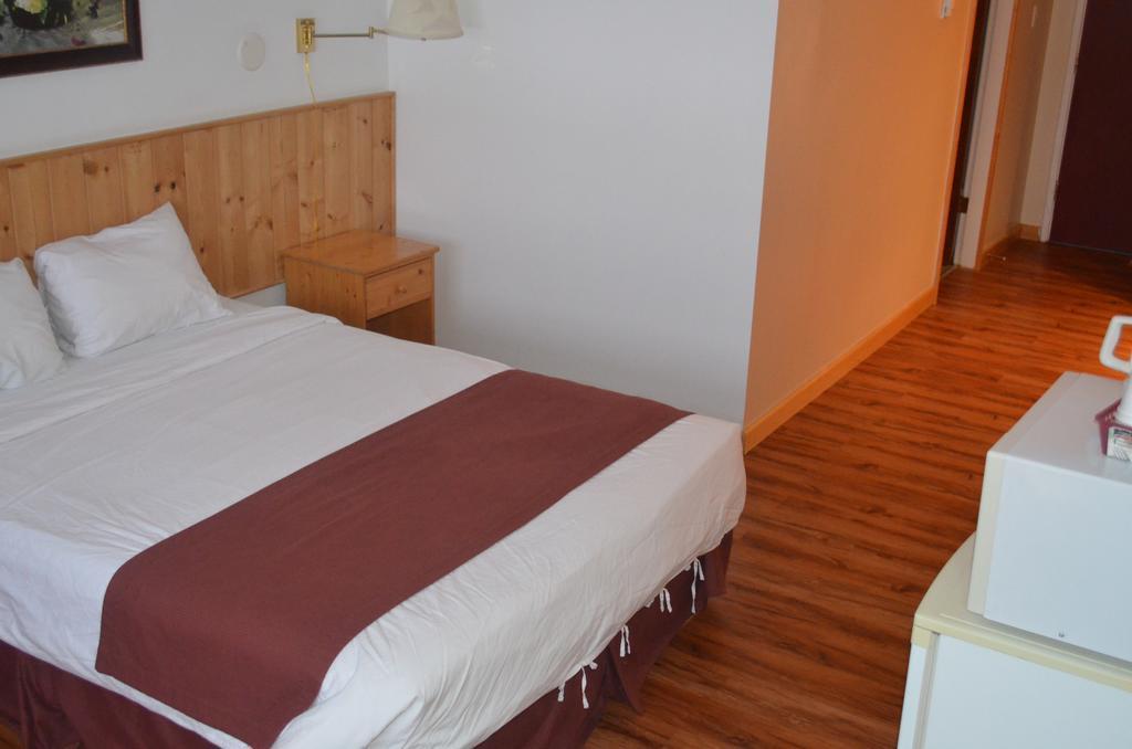 Canadas Best Value Inn- Riverview Hotel Γουάιτχορς Εξωτερικό φωτογραφία