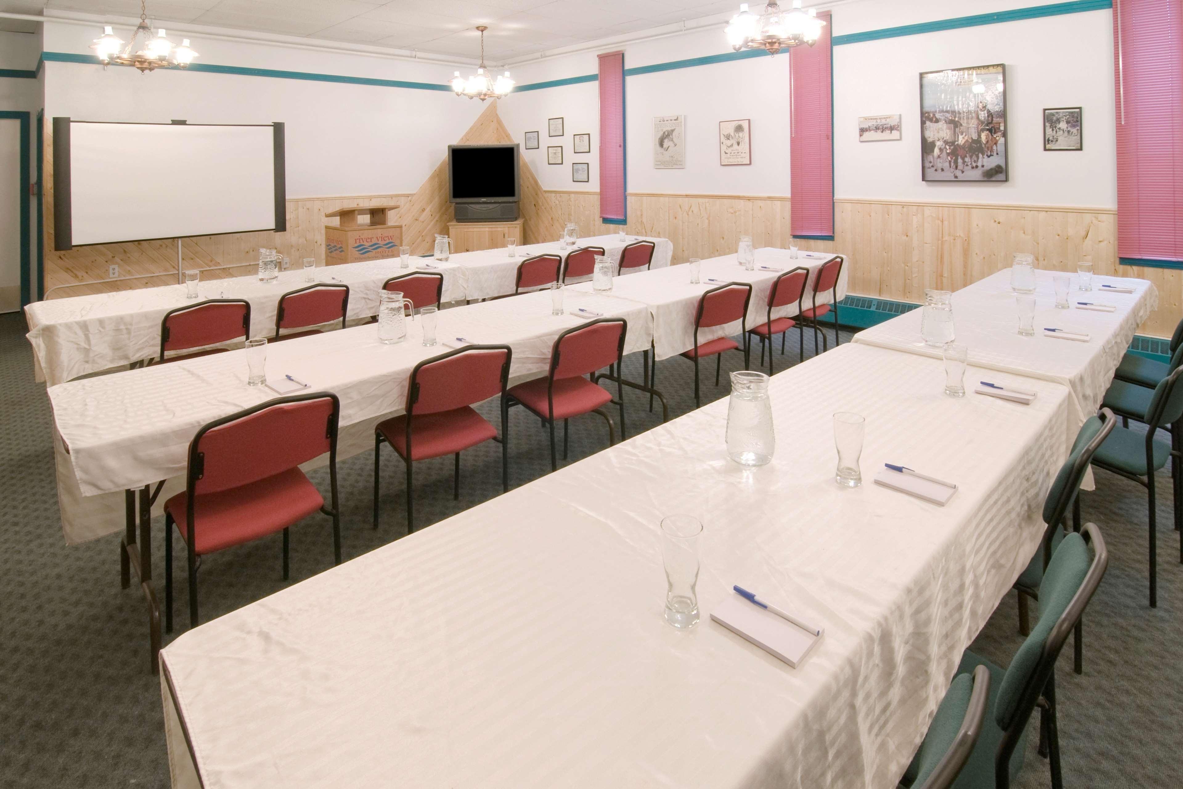Canadas Best Value Inn- Riverview Hotel Γουάιτχορς Εστιατόριο φωτογραφία