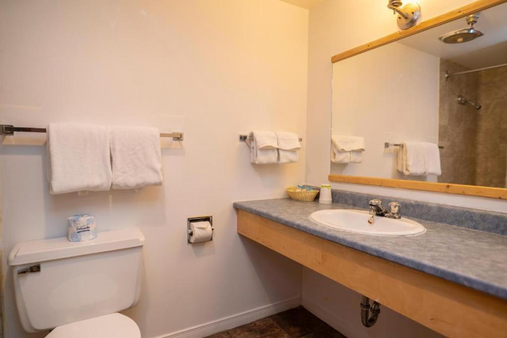 Canadas Best Value Inn- Riverview Hotel Γουάιτχορς Εξωτερικό φωτογραφία