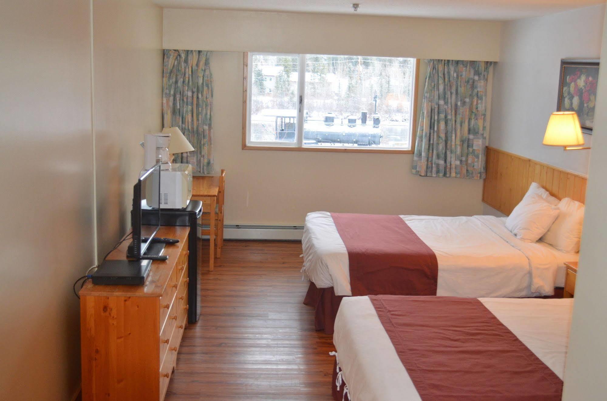 Canadas Best Value Inn- Riverview Hotel Γουάιτχορς Εξωτερικό φωτογραφία